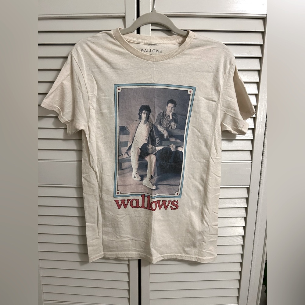 Wallows Tell Me That It’s Over Tour T-shirt
